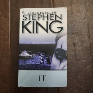 It - 9780451169518, paperback, Stephen King - Picture 1 of 3