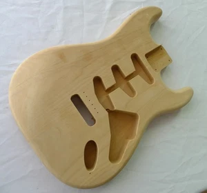 Corpo chitarra Strat Stratocaster 2 pz ontano giunto centrale incompiuto 1,89 kg - Foto 1 di 16