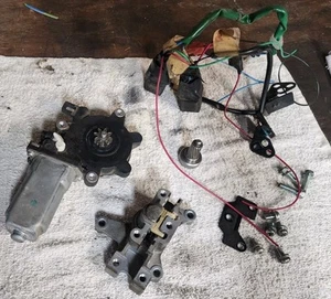 03 Honda St1300 Windscreen Adjuster Motor All Years Gears Harness 2003-2018 - Picture 1 of 6