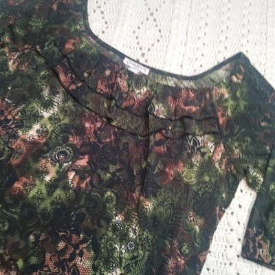 Claudia Richard 女式 2X 褶皱 3/4 袖衬衫荷叶边 Whimsey Goth 弹力 — 第 1/4 张图片