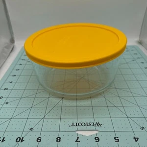 Pyrex 7203 Glass 1.75 qt storage prep bowl with yellow lid - Picture 1 of 8