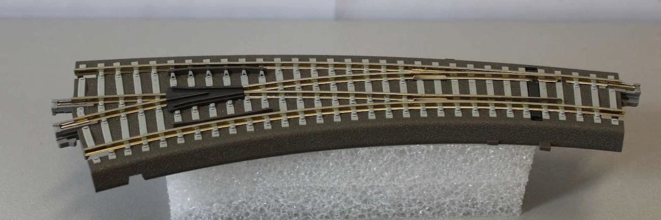 ## Tillig 83862 IBW links - Bettungsgleis-Weiche 15° - Neu unbenutzt ## - Bild 1 von 1