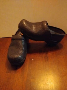 Dansko XP Embossed Small Diamonds Pattern black Clogs Shoes Size 37 - Picture 1 of 12