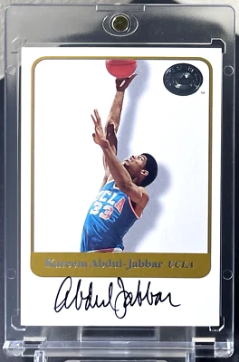 Kareem Abdul Jabbar 2001 Fleer Greats Of The Game On Card Auto UCLA HOF Lakers - Image 1 of 2