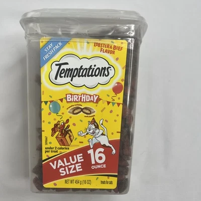Golosinas crujientes y suaves para gatos con sabor a langosta y carne de res de cumpleaños Temptations, bañera de 16 oz Foto 1 de 4