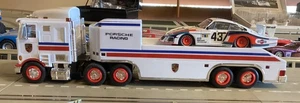 Transportador de coches de carreras a escala 1:32 personalizado y coches de slot Porsche 935 - Imagen 1 de 24