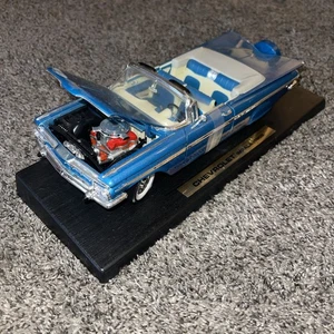 Road  Legends 1:19 Diecast 59 Chevy Impala Convertible W/ Stand. Excellent Cond. - Picture 1 of 8