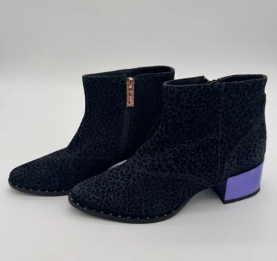 Botines para mujer Ivy Kirzhner negros con estampado de leopardo Foto 1 de 4