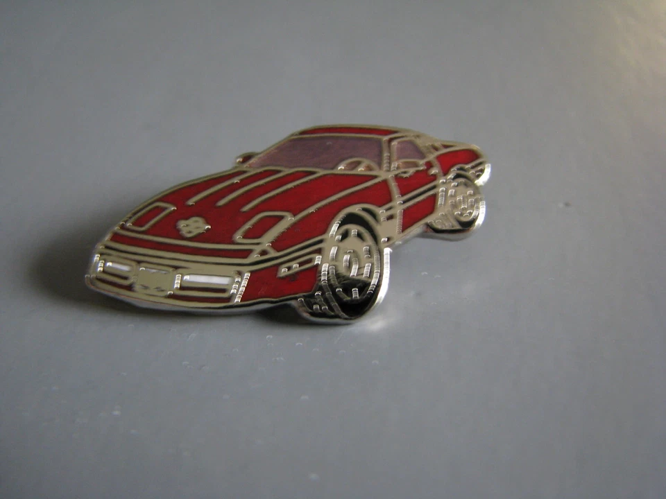 CHEVROLET CORVETTE ESTILO C4 1984-1996 ROJO 1 1/4" PIN SOLAPA SOMBRERO AUTOMOTRIZ Foto 1 de 1