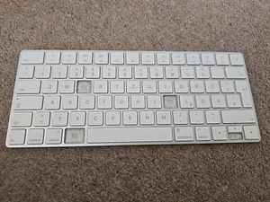 Apple A1644 wireless compact keyboard *qwertz German, Missing Keys* - Picture 1 of 4