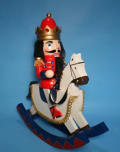 Reiterlein Nussknacker Nußknacker Schaukelpferd aus Holz König 30 cm groß  NEU - Bild 1 von 4