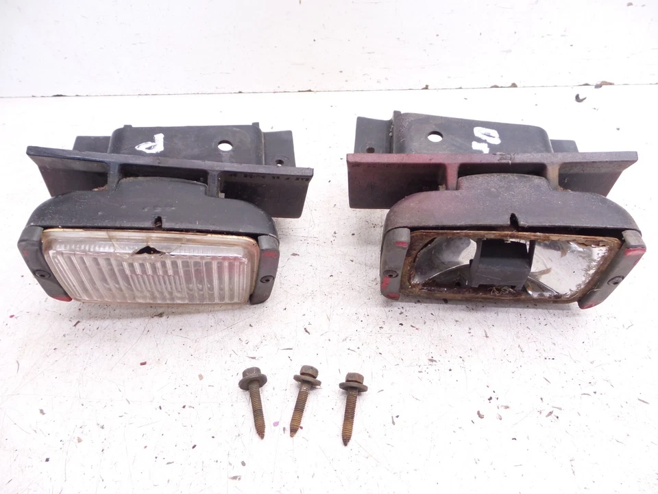 85-90 Firebird Trans Am 前雾灯安装支架一对 GM 10031377 — 第 1/4 张图片