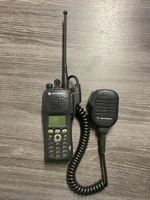 Motorola XTS2500 Digital Portable Handheld Radio - H46UCH9PW2BN 800 MHz - Image 1 of 3