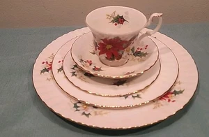 ROYAL ALBERT POINSETTIA 5 Piece Place Setting (S) - Picture 1 of 12