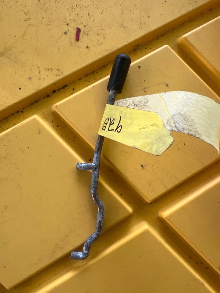 PORSCHE 928 S CERRADURA PUERTA LATERAL DELANTERA PASO DERECHO TIRADOR Foto 1 de 1