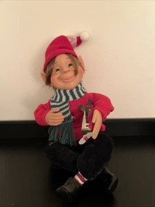 Celebrate It Christmas Treasures Darling Elves Santa Workshop Elfe hält Flugzeug - Bild 1 von 6