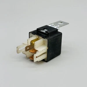 OEM HYUNDAI CONSTRUCTION EQUIPMENT PD130H11-65T - RELAY-START - Picture 1 of 2