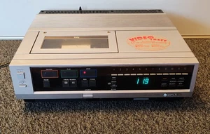 HITACHI VT-9300E Video Deck Cassette Player VHS Videorecorder - teilw. defekt ! - Bild 1 von 8