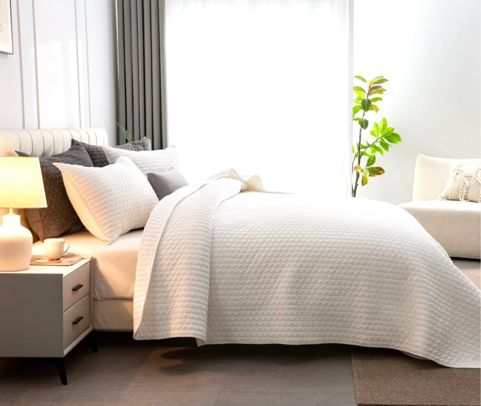 Velvet Quilt Set White Textured Coverlet Luxury Modern Glam Hotel Chic Bedding - Image 1 of 4