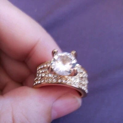 Greek Key In Crystals With Solitaire Clear Crystal 2ct Gem Size UK Q  USA sz 8. — 第 1/4 张图片