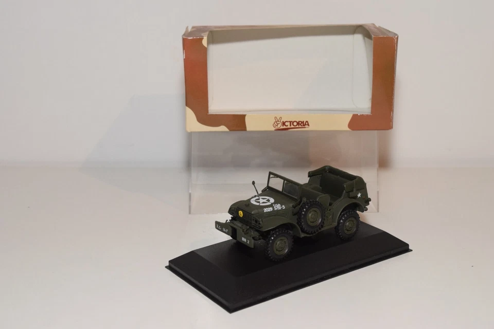 A52 1:43 VICTORIA R055 DODGE WC 57 COCHE DE COMANDO EJÉRCITO DE EE. UU. DÍA D 1944 VERDE SIN USAR, EN CAJA Foto 1 de 4