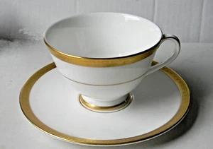 Royal Doulton H.4980 England ~ Royal Gold ~ Cups & Saucer - Bone China - Picture 1 of 5
