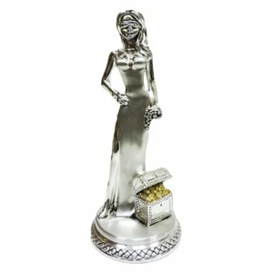 Dea Bendata con Scrigno Scultura in Laminato Argento - Foto 1 di 3