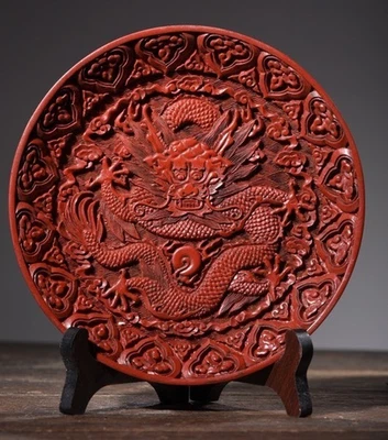 Bandeja de prato placa Byobu 8,2" Old Dynasty madeira vermelha laca escultura tela dragão - Imagem 1 de 4