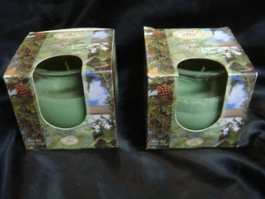 2 velas de tarro con aroma navideño EVERGREEN & IVY de Renwick Candles - Imagen 1 de 2