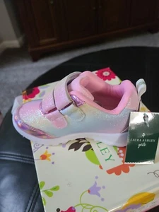 Laura Ashley Toddler Girl Fashion Sneakers 7, 8. Or 9 - Picture 1 of 3
