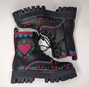Farm Rio schwarzer mittlerer Stiefel mit besticktem verpixeltem Stil Größe US 7,5, EU 38,5 - Bild 1 von 9