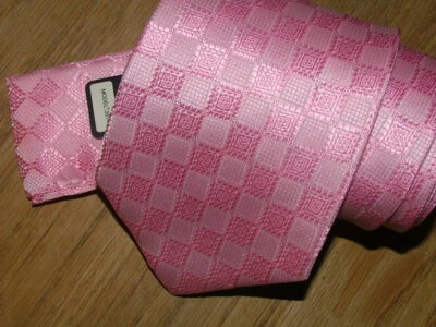 NUEVO WT $39.99 MARCA Q CORBATA Y PAÑUELO DE BOLSILLO 100% MICROFIBRA ROSA GEOMÉTRICO #105 Foto 1 de 4