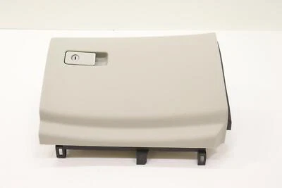 2014 - 2024 INFINITI Q50 PORTA-LUVAS COMPARTIMENTO DE ARMAZENAMENTO FABRICANTE DE EQUIPAMENTO ORIGINAL 681SA4GF0A CINZA_K - Imagem 1 de 4