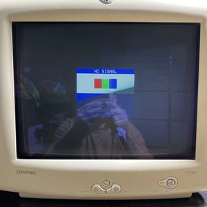 Compaq FS740 Vintage 2001 Retro Gaming 16” CRT Computer Monitor  - Picture 1 of 3