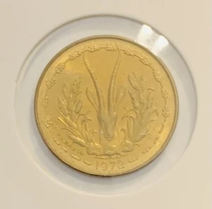 Moneda de peces antílope vida silvestre 5 francos KM2a HEN 1972 de los Estados de África Occidental UNC - Imagen 1 de 8