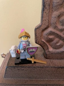 LEGO Knight of the Yellow Castle Series 23 Minifigure 71034 NEW Complete - Picture 1 of 2