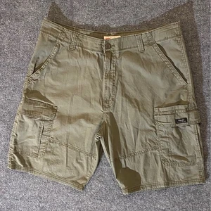 Wrangler Relaxed Fit Cargo Shorts Mens Size 38 Olive Green Cotton Blend Casual - Picture 1 of 14