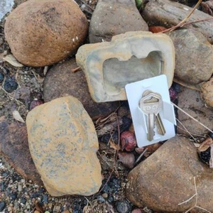 Hidden Fake Rock Outdoor Garden Simulated Stone Spare Key Storage Box Key Safe - Picture 1 of 6