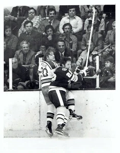 1975 Vintage Photo Boston Bruins Hockey Brad Park New York Rangers Greg Polis - Picture 1 of 2
