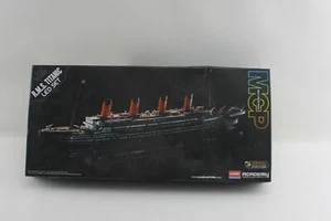 Kit Modelo Academy Hobby Escala 1/700 R.M.S. Juego LED Titanic - Imagen 1 de 3