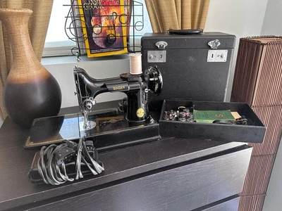 Vintage 1947 Singer Featherweight 221 Sewing Machine W Case Accessories AH338136 - Image 1 of 4