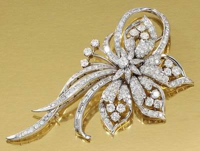 Broche de compromiso de diamantes de corte redondo de 3 quilates con acabado en oro blanco de 14 quilates Foto 1 de 4