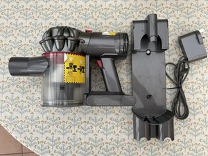 DYSON V7 Main Body & Battery - Tested & Working - Cleaned With Stand & Charger - Picture 1 of 6
