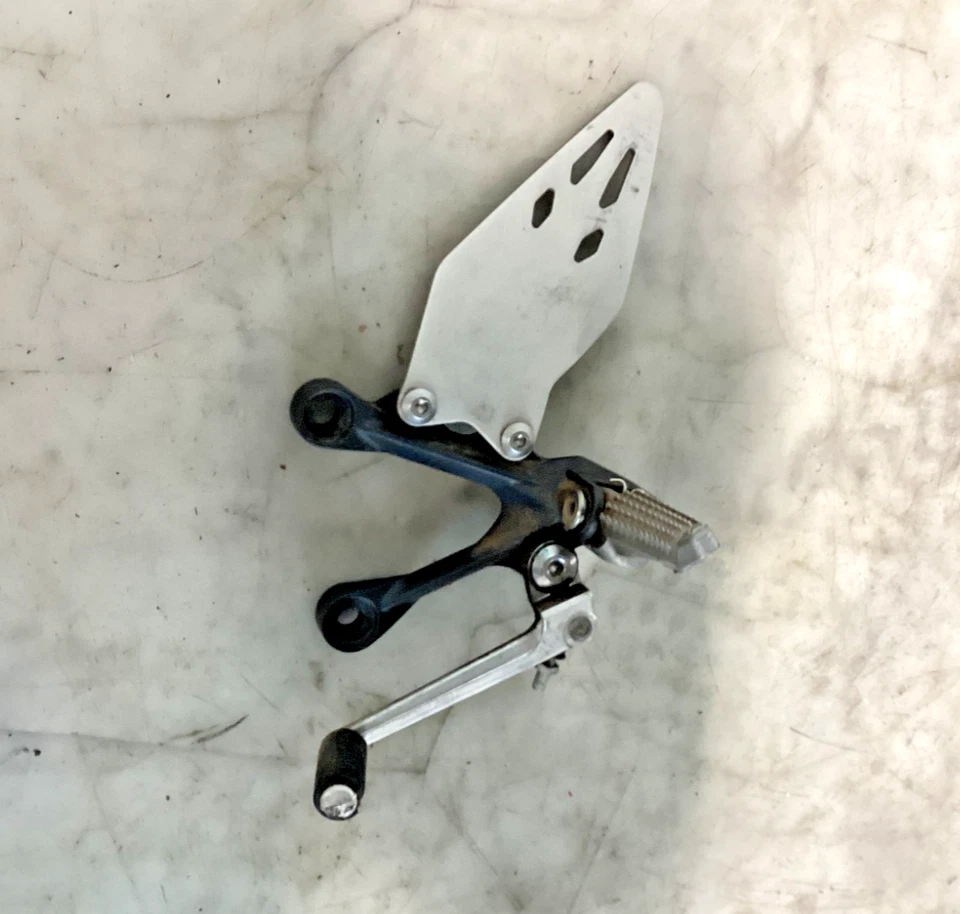 19-25 KAWASAKI NINJA ZX6R ZX636 LADO IZQUIERDO TRASERO CONJUNTO TRASERO PALANCA DE CAMBIOS OEM Foto 1 de 1