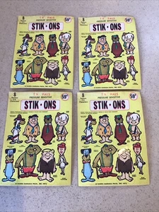 4 ADESIVI STICK ONS HANNA BARBERA 1975 TV AMICI PIETRA FOCAIA MAGILLA GORILLA YOGI - Foto 1 di 2