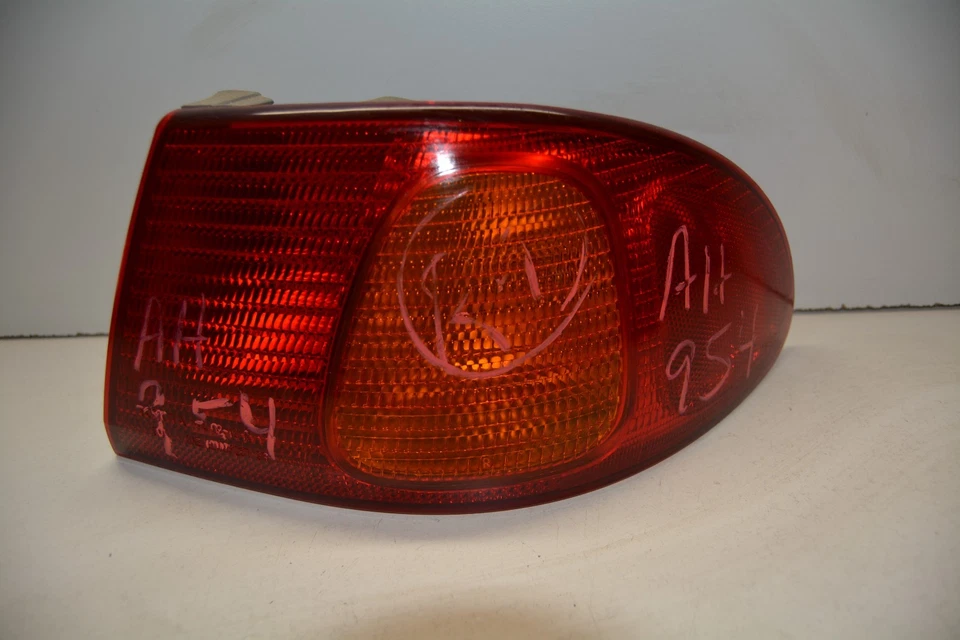 1998-2002 TOYOTA COROLLA ЗАДНИЙ ПРАВЫЙ ПАССАЖИРСКИЙ БОКОВОЙ ЗАДНИЙ ФОНАРЬ OEM, 166-60284 - Изображение 1 из 4