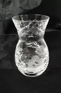 Mini jarrón de cristal Tutbury de 3 1/4" flores esmeriladas con textura transparente - Imagen 1 de 5