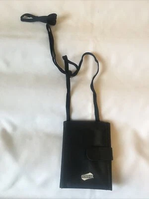 American Tourister 黑色旅行钱包 ~ 5 1/2 x 4 英寸关闭时 — 第 1/3 张图片