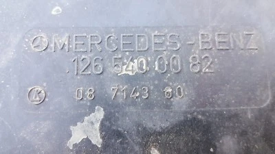 W126 81-85 Mercedes-Benz 300SD основной электрический предохранитель/реле коробка с корпусом и крышкой - Изображение 1 из 4