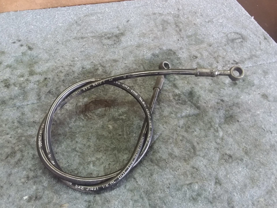 Manguera de línea de freno trasero Triumph Sprint 955i 2002 02 Foto 1 de 3